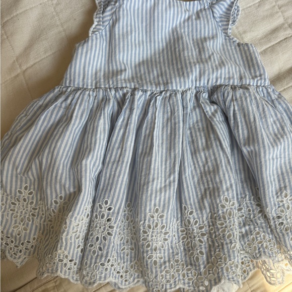 Babygap Eyelet Flutter Dress Size 12-18 months - Picture 3 of 4